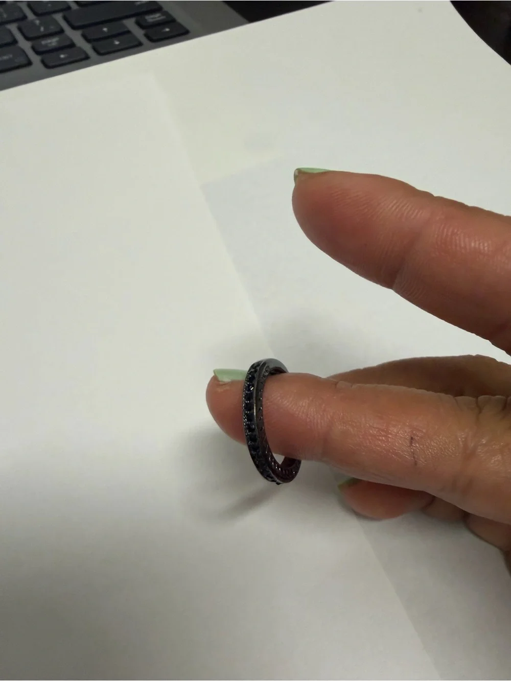 Black Stone Accent Circular Wearable Ring - Black
